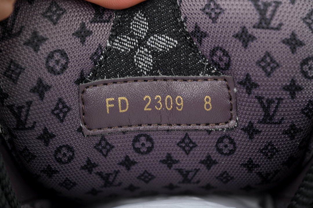 FC God Batch LOUIS VUITTON Skate Black water Diamond