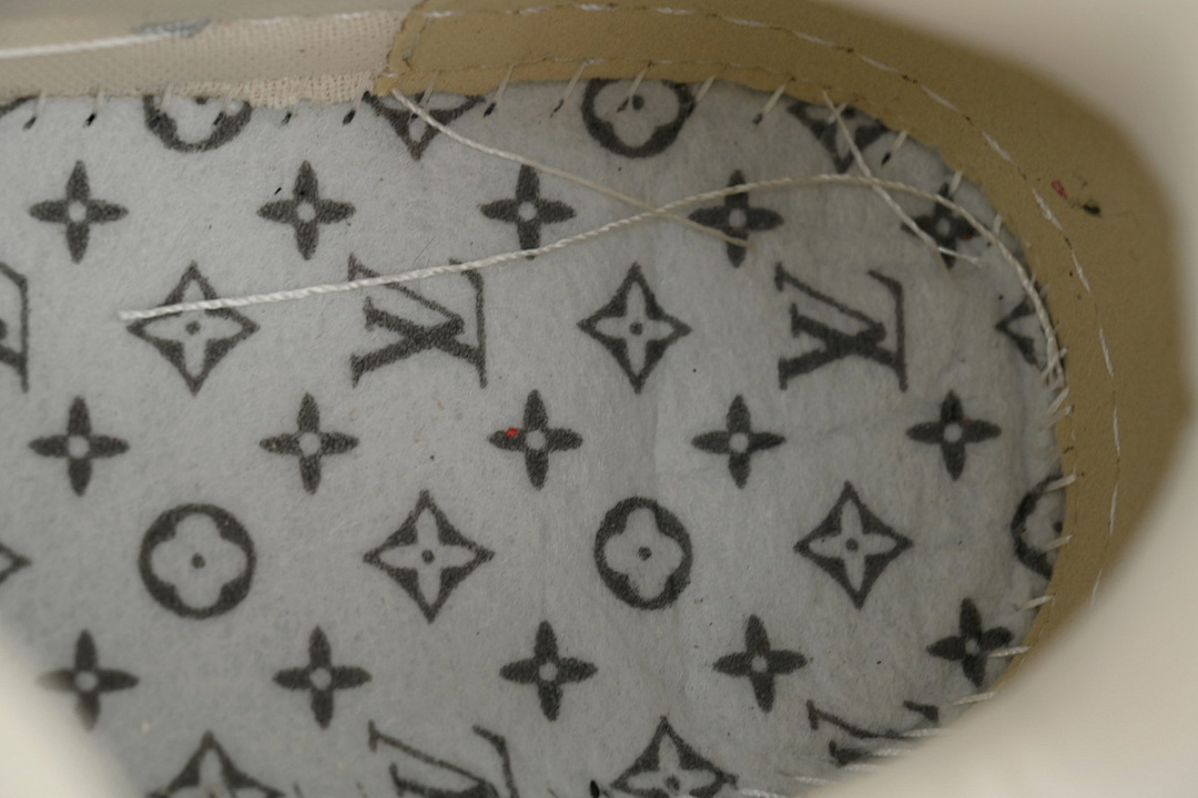 FC God Batch LOUIS VUITTON Skate Horse Hair Gray White Diamond