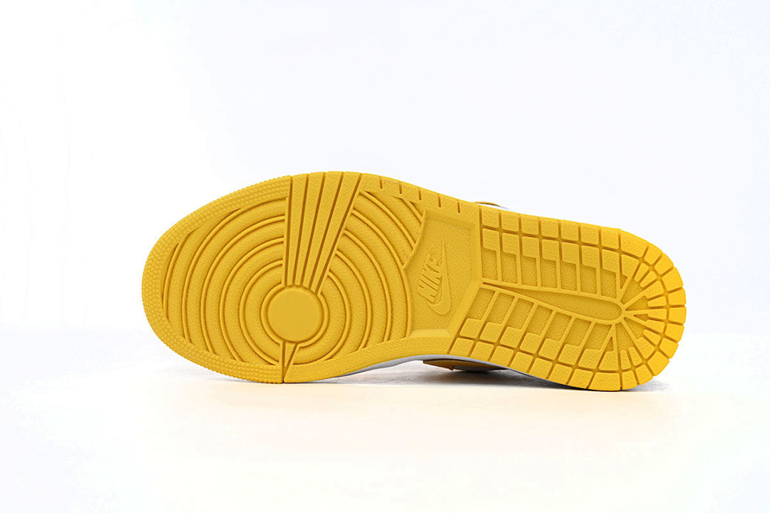  Air Jordan 1 Low “University Gold” 553560-701