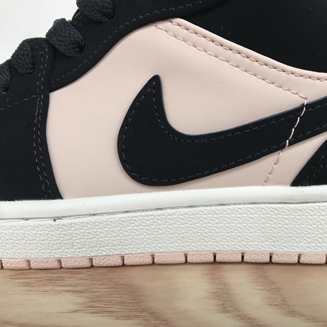  Air Jordan 1 Low “Black Guava Ice”  DC0774-003 