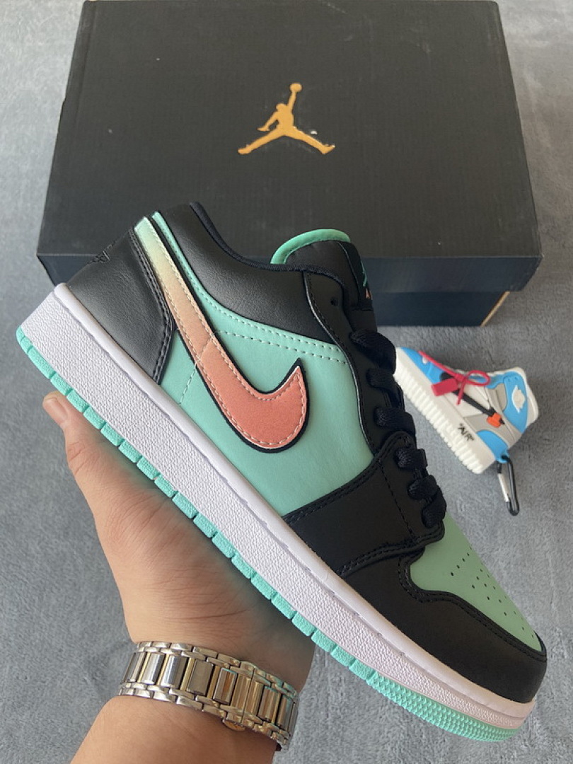  Air Jordan 1 Low SE Tropical Twist CK3022-301