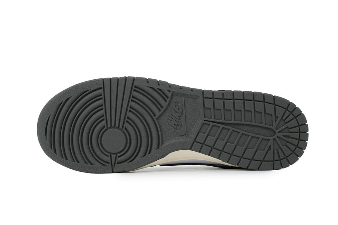 FC God Batch  Nike Wmns Dunk Low 'Light Smoke Grey' DD1503-117