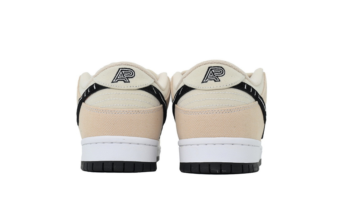 FC God Batch  Albino & Preto × Nike SB Dunk Low Pro “Pearl White” FD2627-200