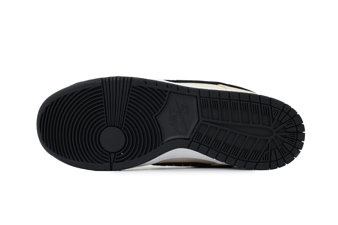 FC God Batch  Albino & Preto × Nike SB Dunk Low Pro “Pearl White” FD2627-200