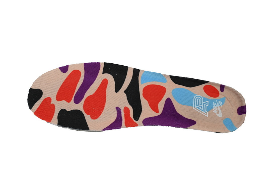 FC God Batch  Albino & Preto × Nike SB Dunk Low Pro “Pearl White” FD2627-200