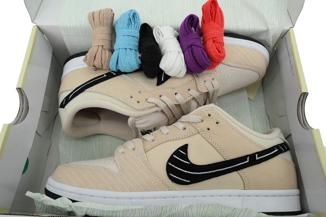 FC God Batch  Albino & Preto × Nike SB Dunk Low Pro “Pearl White” FD2627-200