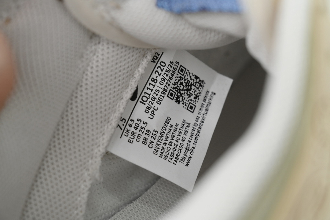 Nike SB Dunk Beige Color IQ1118-220 