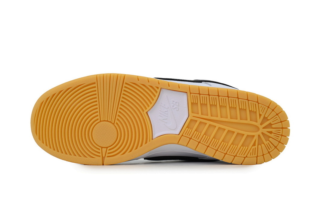 FC God Batch  Nike Dunk SB Low pro iso “White gum” CD2563-101