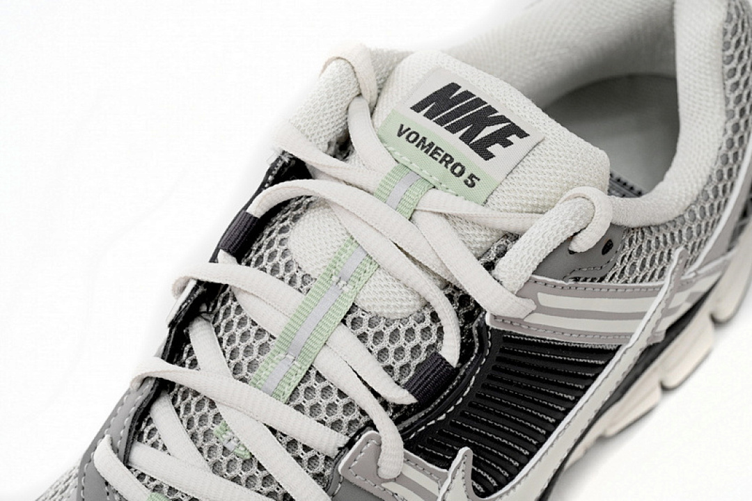 NikeAir Zoom Vomero 5 Ash  FB8825-001 