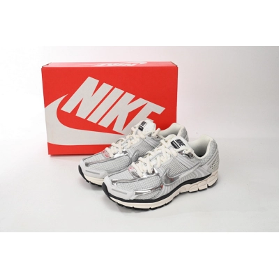 NikeAir Zoom Vomero 5 Silver  FD0884-025  02