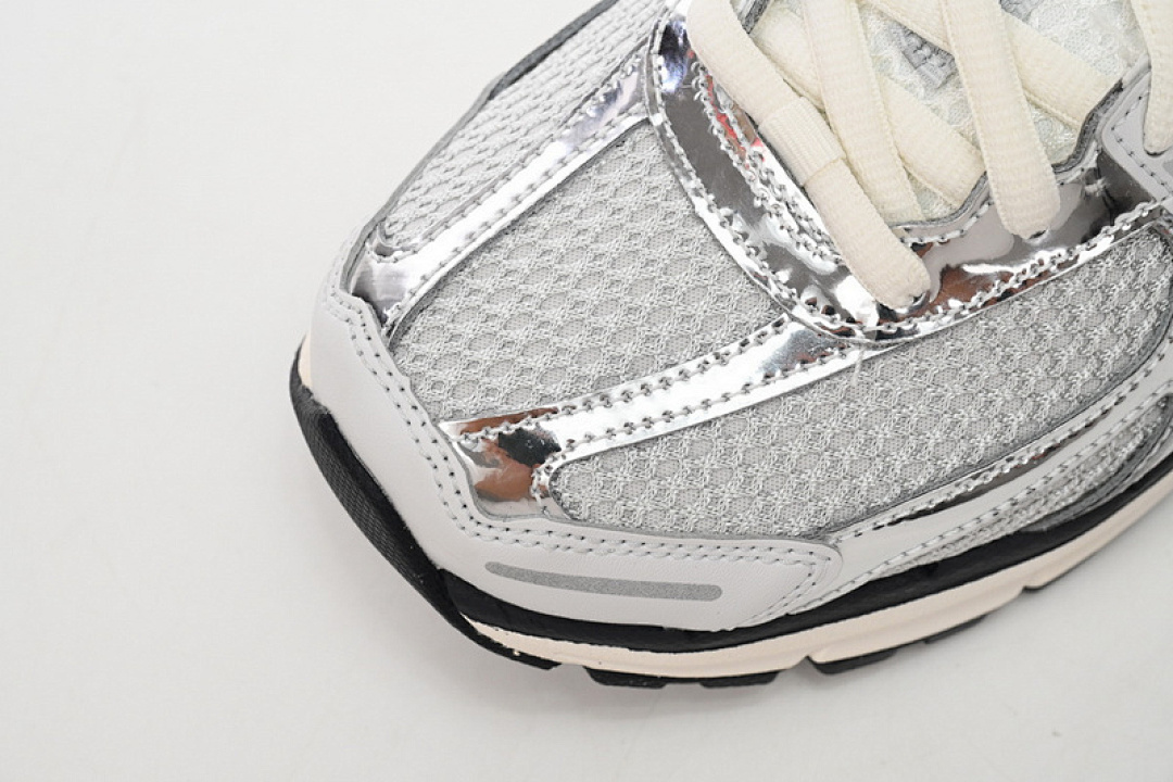 NikeAir Zoom Vomero 5 Silver  FD0884-025 