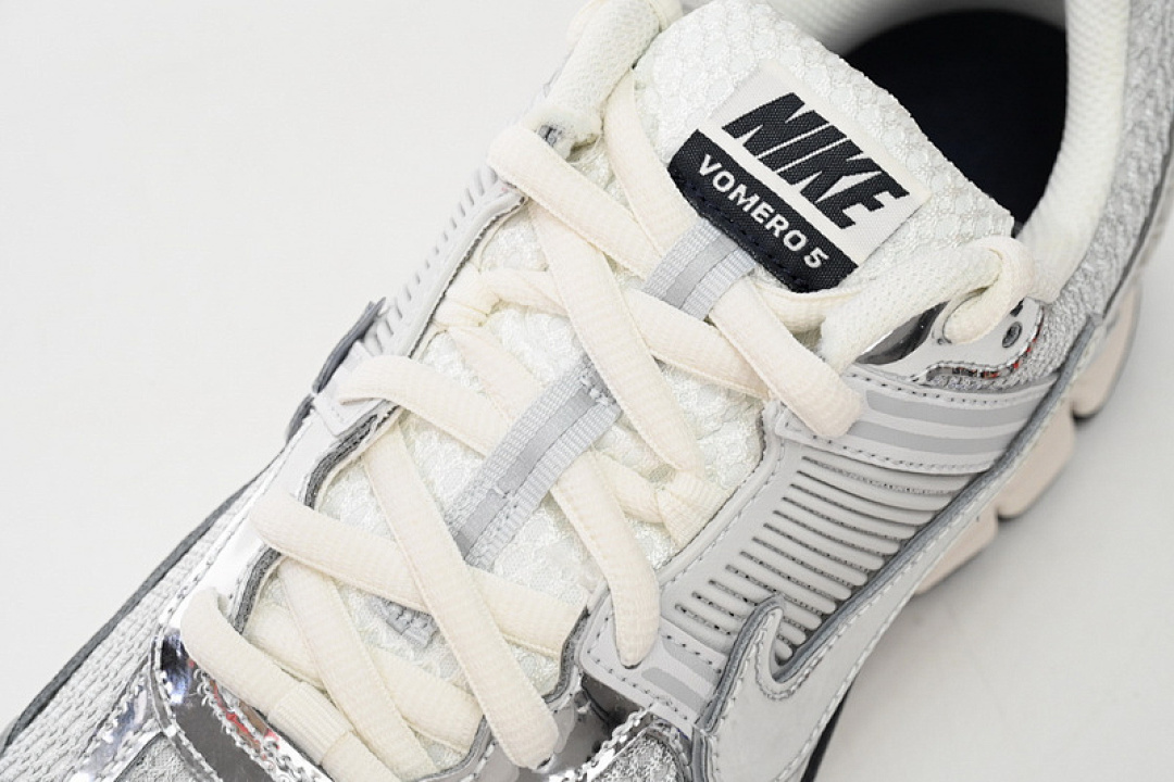 NikeAir Zoom Vomero 5 Silver  FD0884-025 