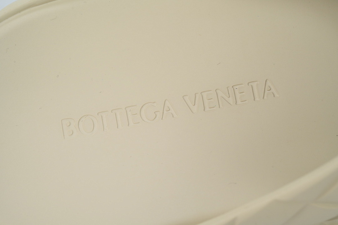 FC God Batch  Bottega Veneta Slider Sandals Beige