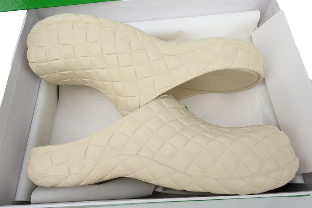 FC God Batch  Bottega Veneta Slider Sandals Beige