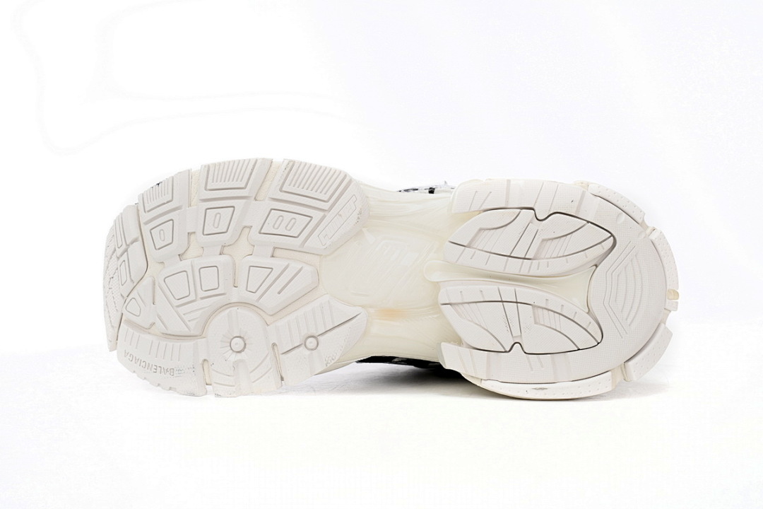 FC God Batch  Balenciaga Runner White And Black Characters 677402 W3RBQ 9010