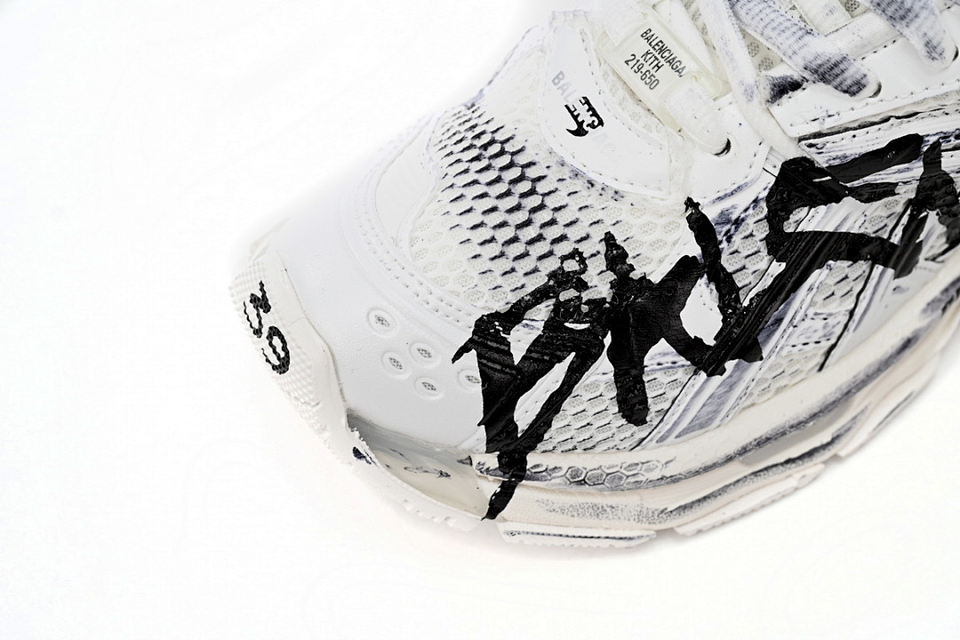 FC God Batch  Balenciaga Runner White And Black Characters 677402 W3RBQ 9010