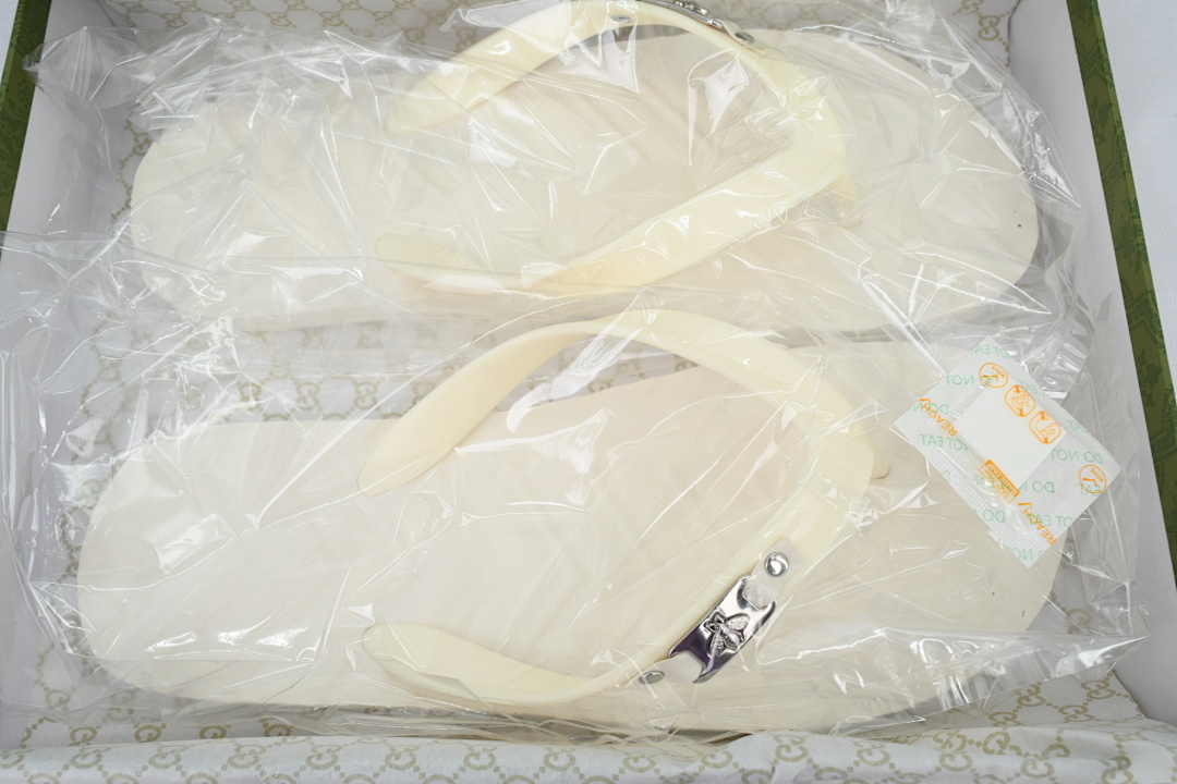 Gucci Branded Ivory Rubber Flip Flops with Bee Hardware