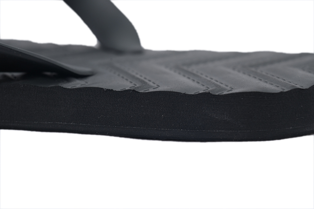 Gucci Branded Black Rubber Flip Flops with Bee Hardware