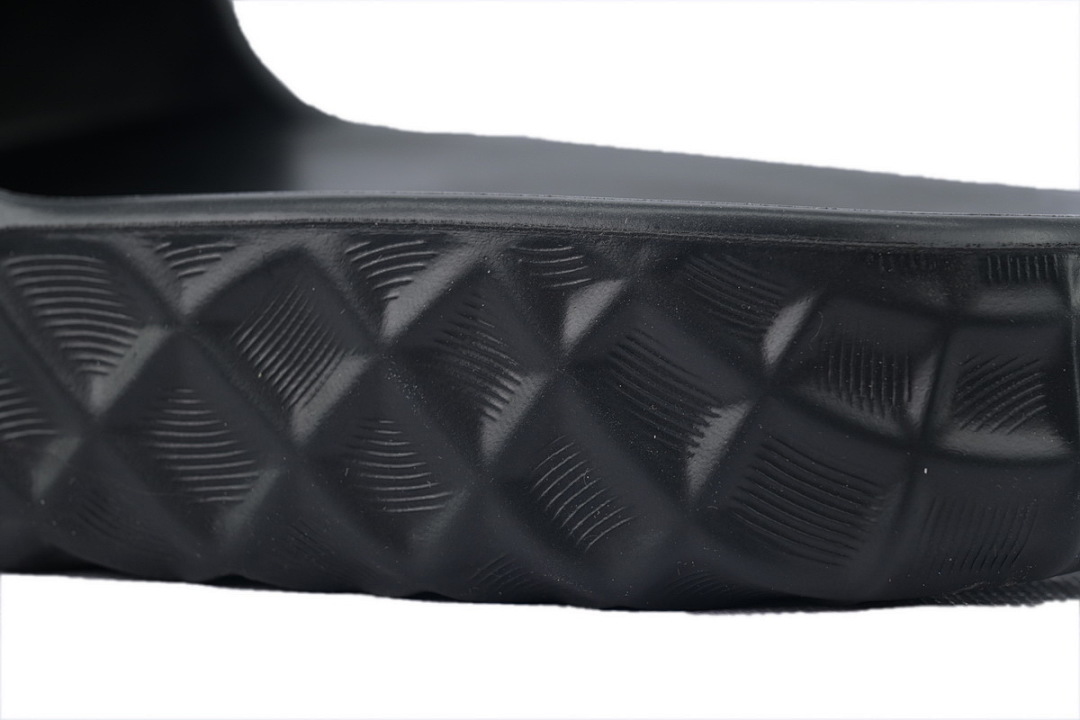 Gucci Branded Black Rubber Slides with 3D Interlocking G Hardware
