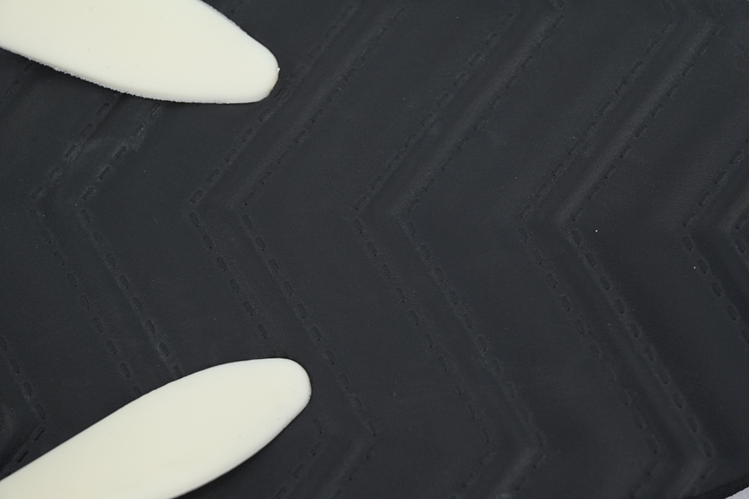 Gucci Branded Black & Cream Chevron Flip Flops with Bee Hardware