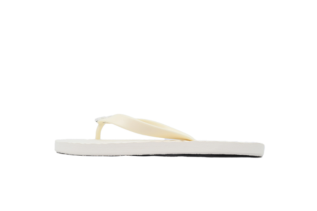 Gucci Ivory White Rubber Flip Flops with White Interlocking G Logo