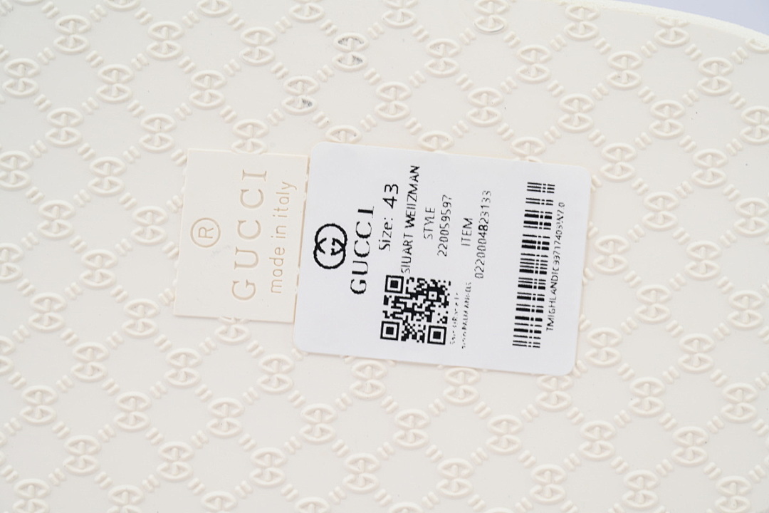 Gucci Ivory White Rubber Flip Flops with White Interlocking G Logo