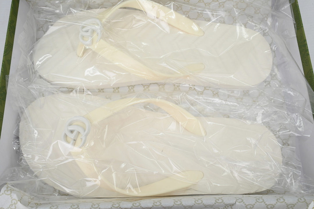 Gucci Ivory White Rubber Flip Flops with White Interlocking G Logo