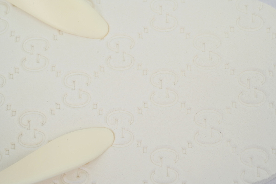 Gucci White Rubber Flip Flops with Gold Interlocking G Logo