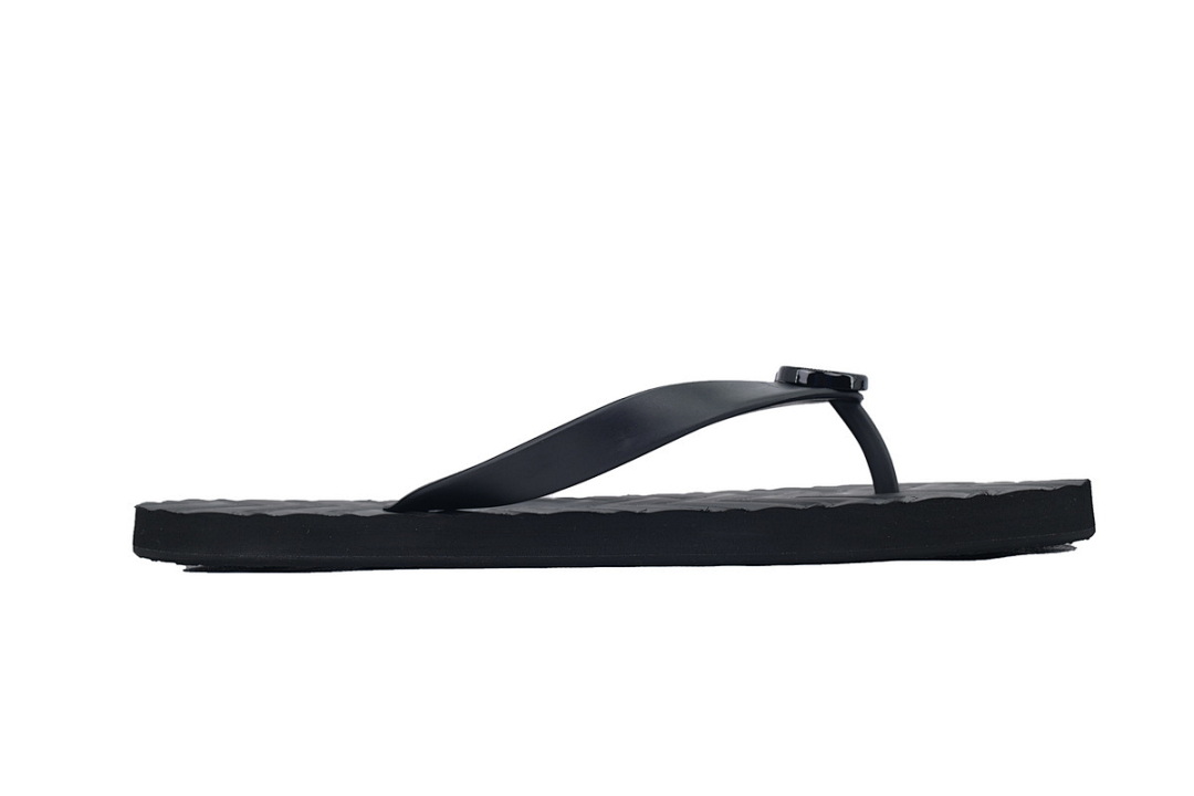 Gucci Black Rubber Flip Flops with Black Interlocking G Logo