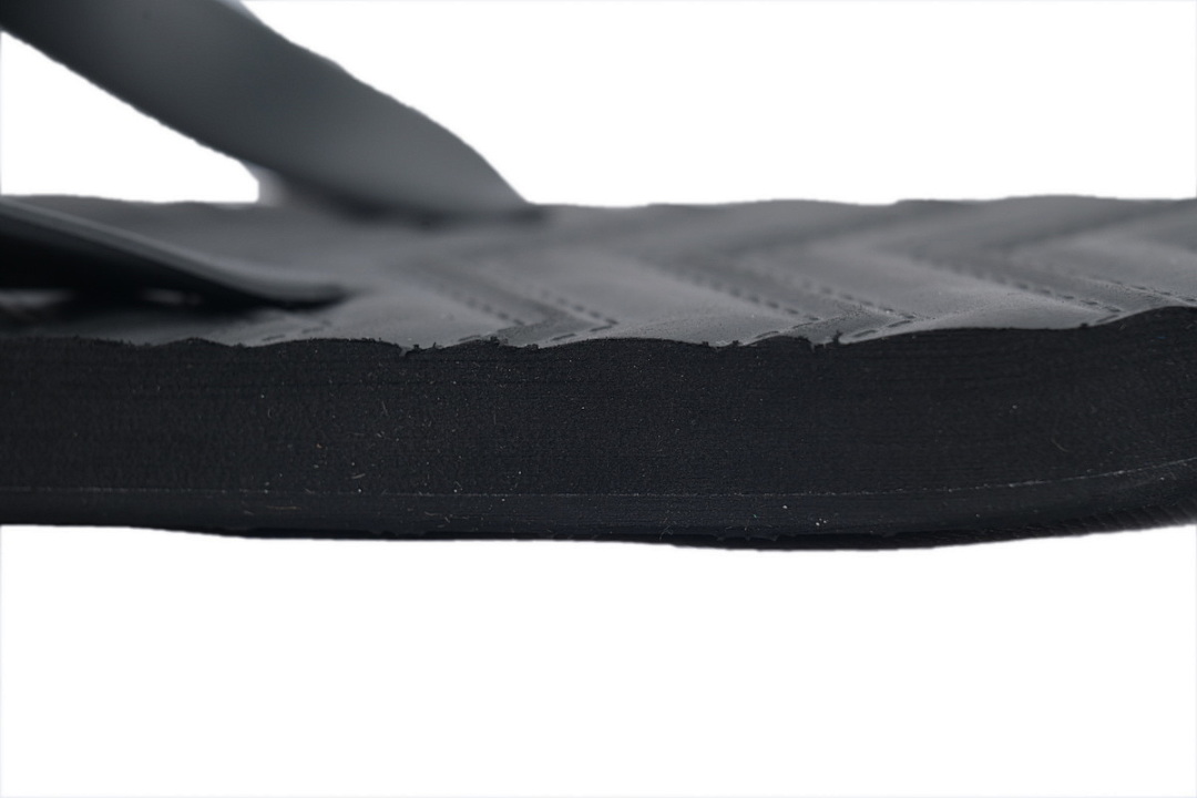 Gucci Black Rubber Flip Flops with Black Interlocking G Logo