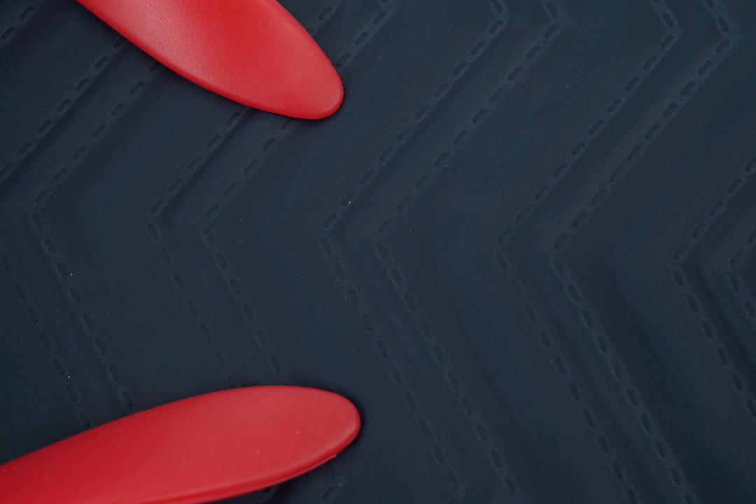 Gucci Red & Navy Blue Rubber Flip Flops with Interlocking G Hardware