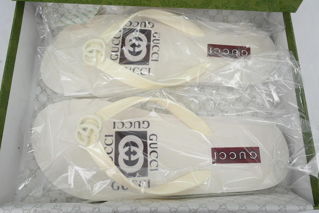 Gucci Ivory Rubber Flip Flops with Printed Logo and White GG 