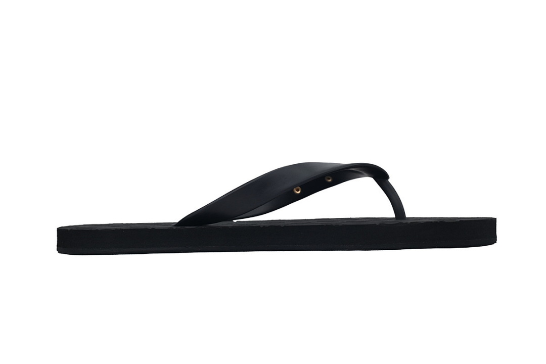 Gucci Black Rubber Flip Flops with Gold Interlocking G Logo