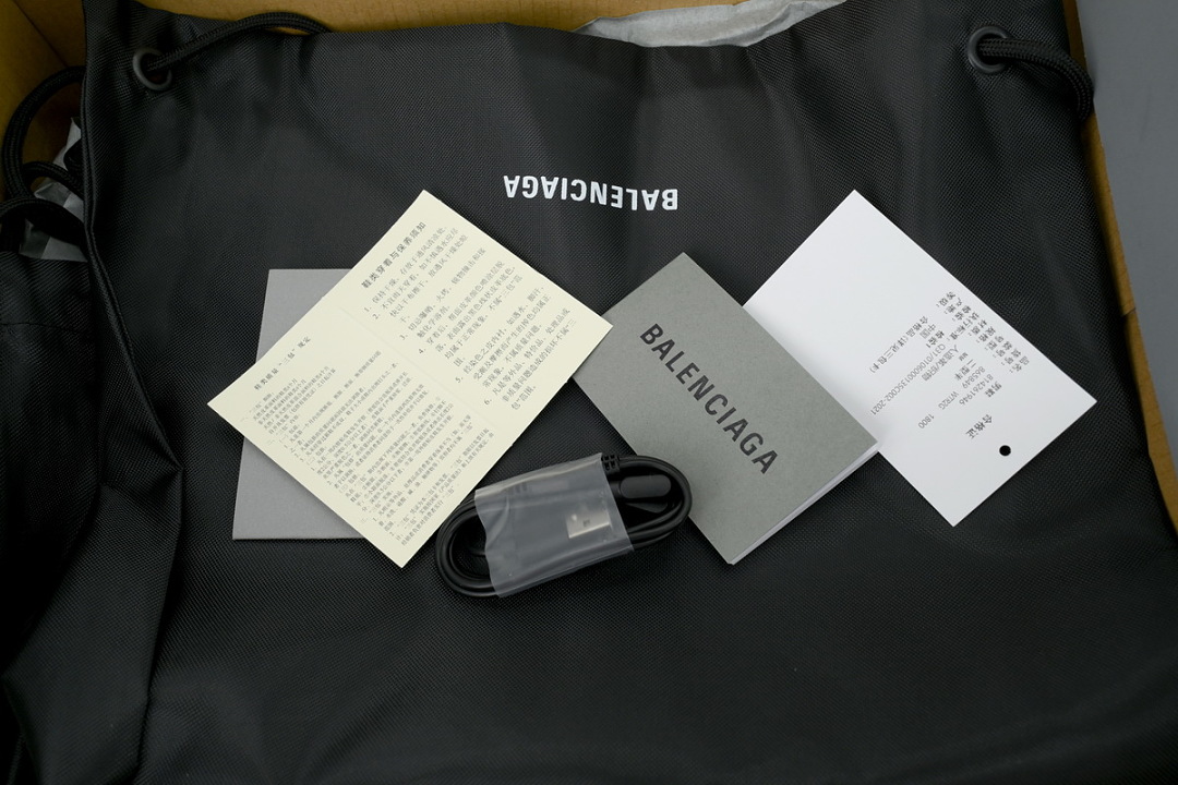 FC God Batch Balenciaga Runner Black White  677403 W3RB2 9010 (LED)