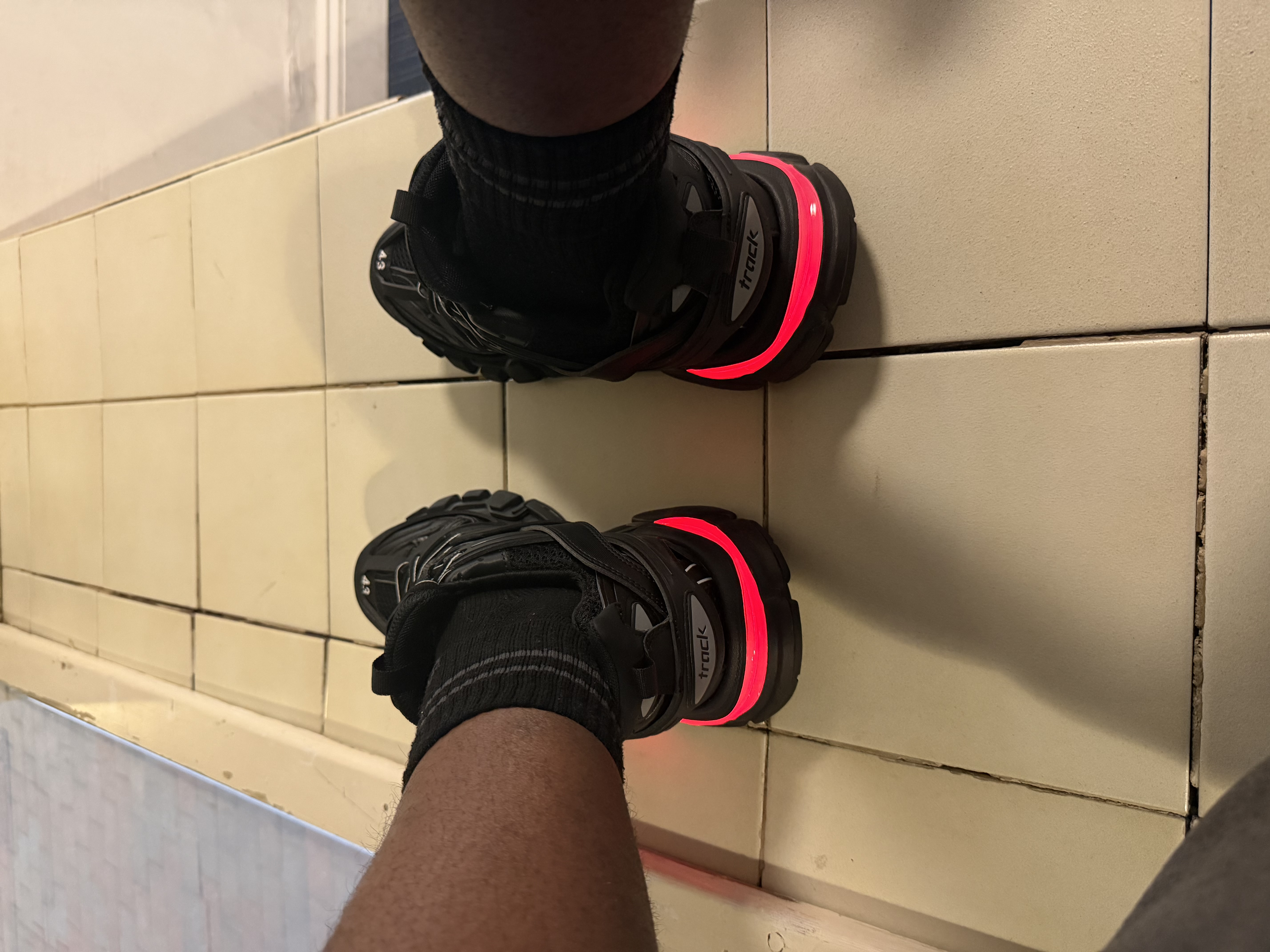 Balenciaga Track Black 555032 W1GB7 1000 (LED) review J***n 01