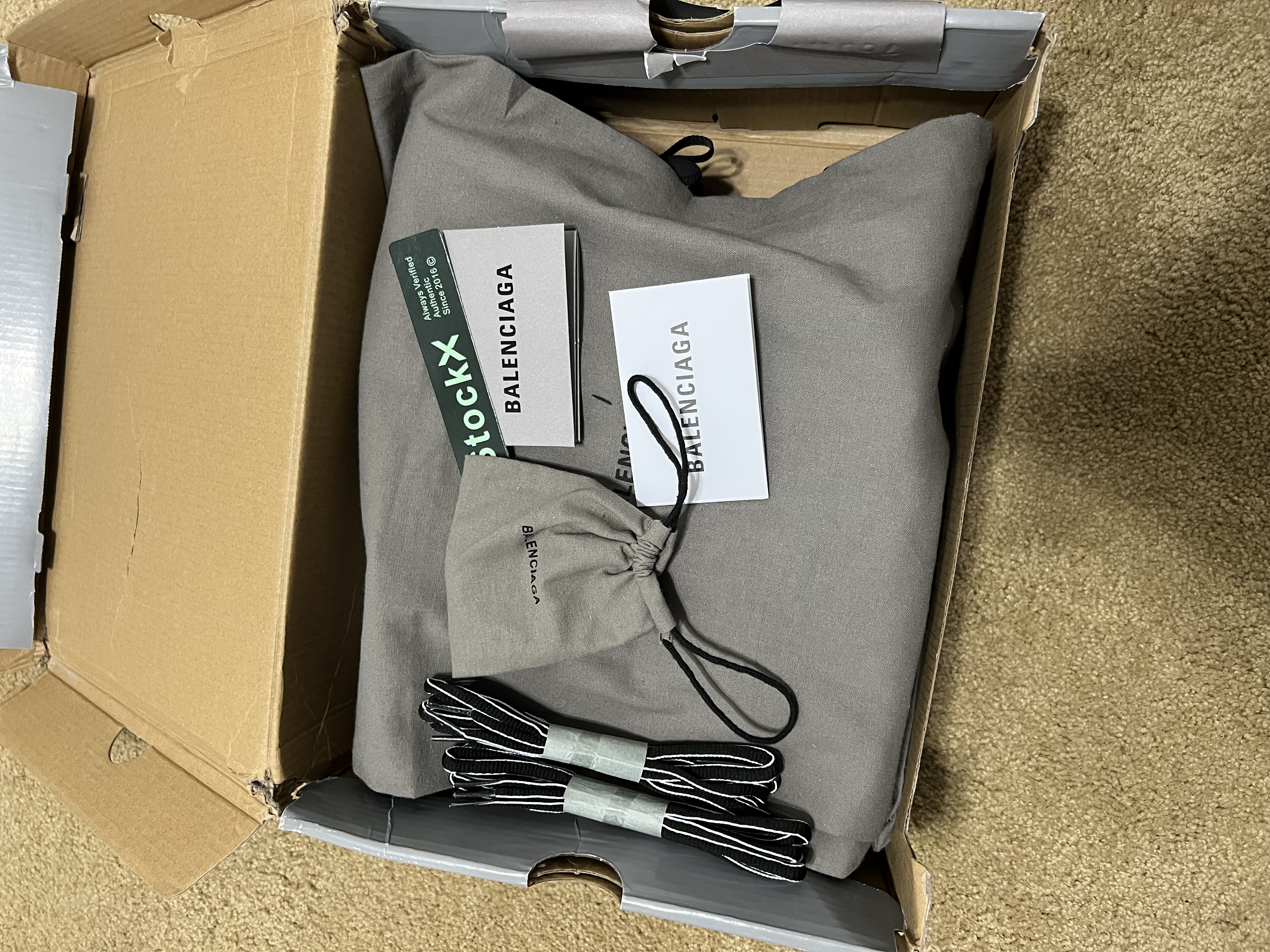 Balenciaga Track Black 555032 W1GB7 1000 (LED) review T***n 00