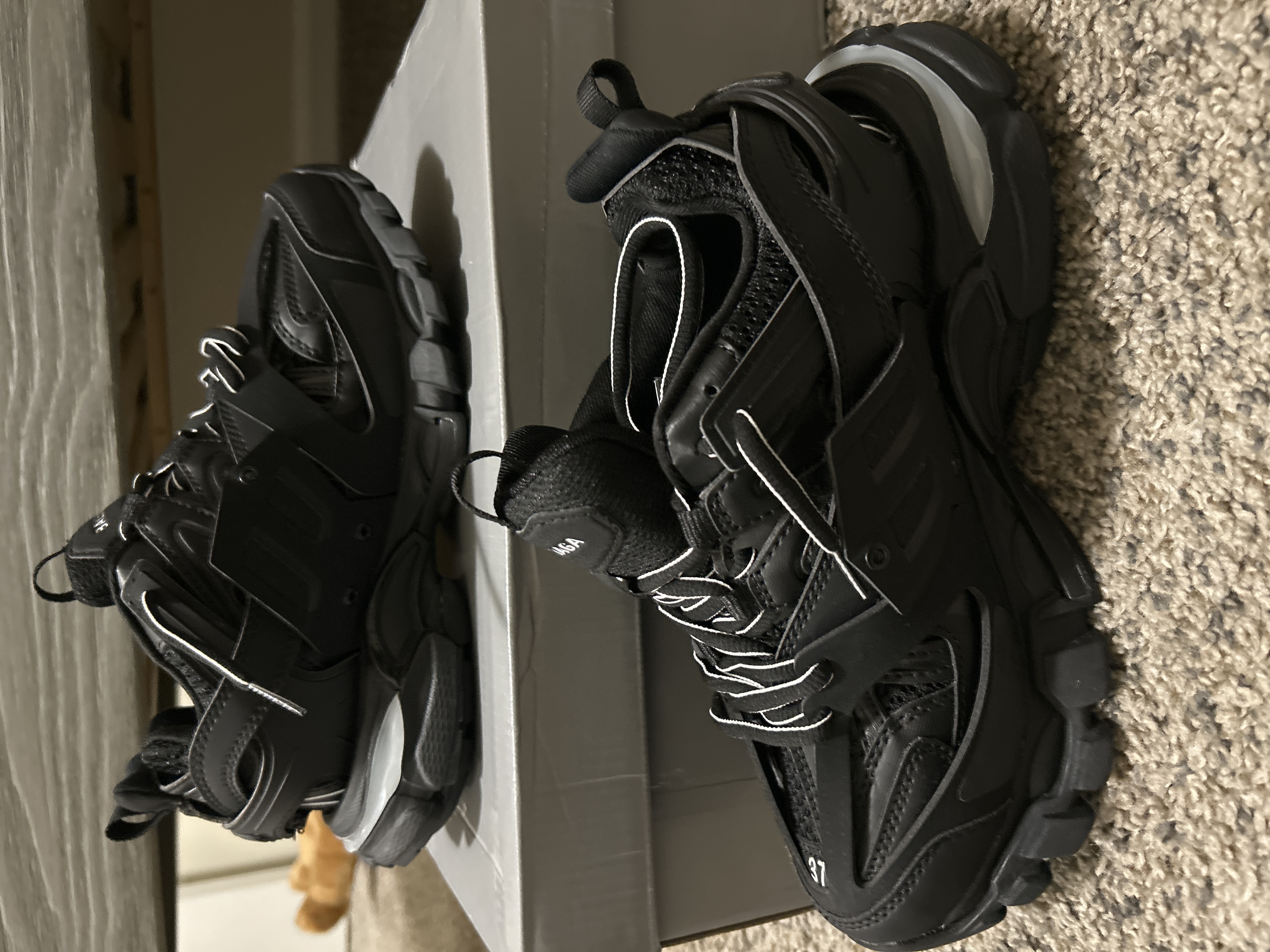 Balenciaga Track Black 555032 W1GB7 1000 (LED) review a***k 01