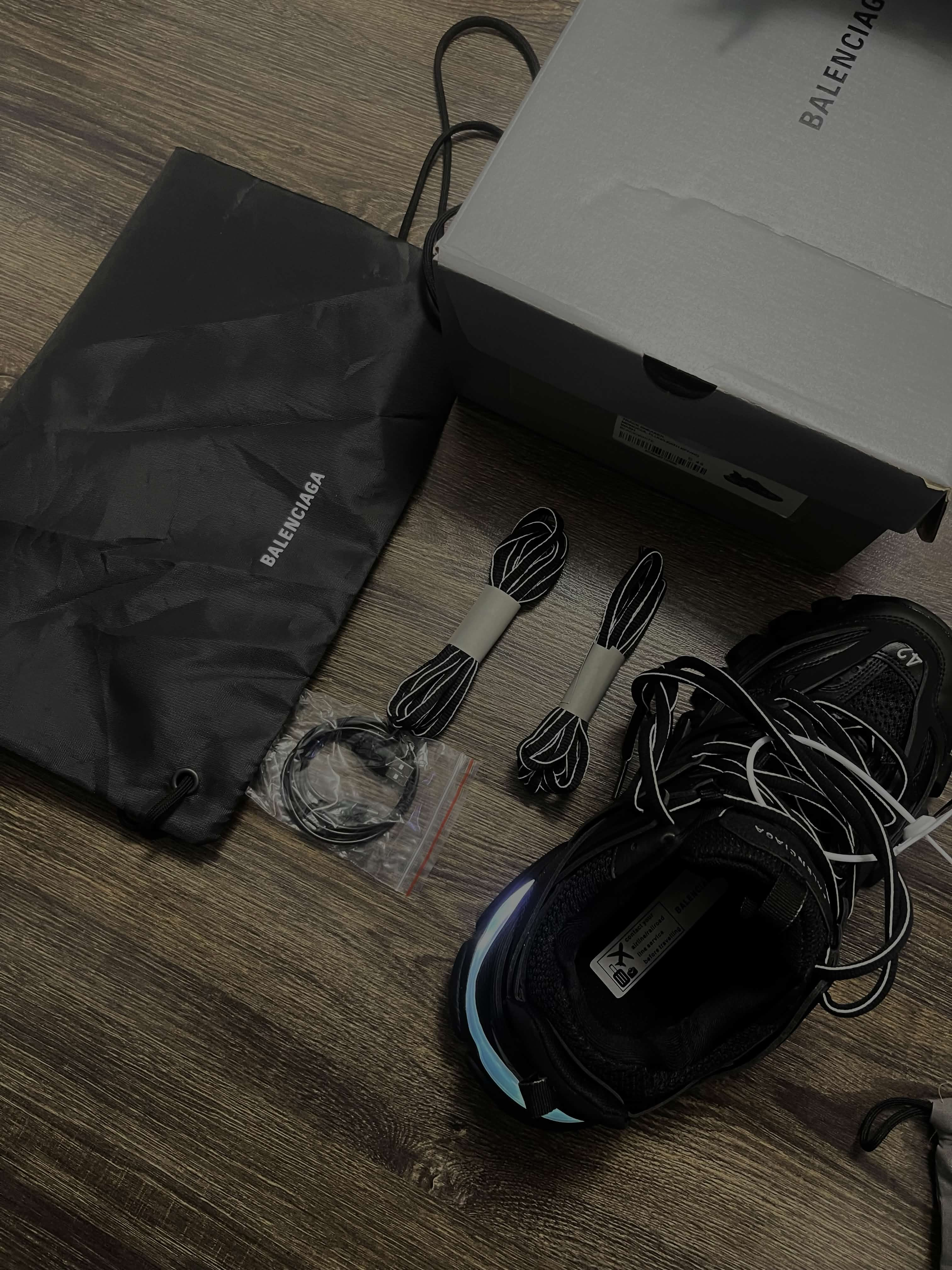 Balenciaga Track Black 555032 W1GB7 1000 (LED) review E****n 02