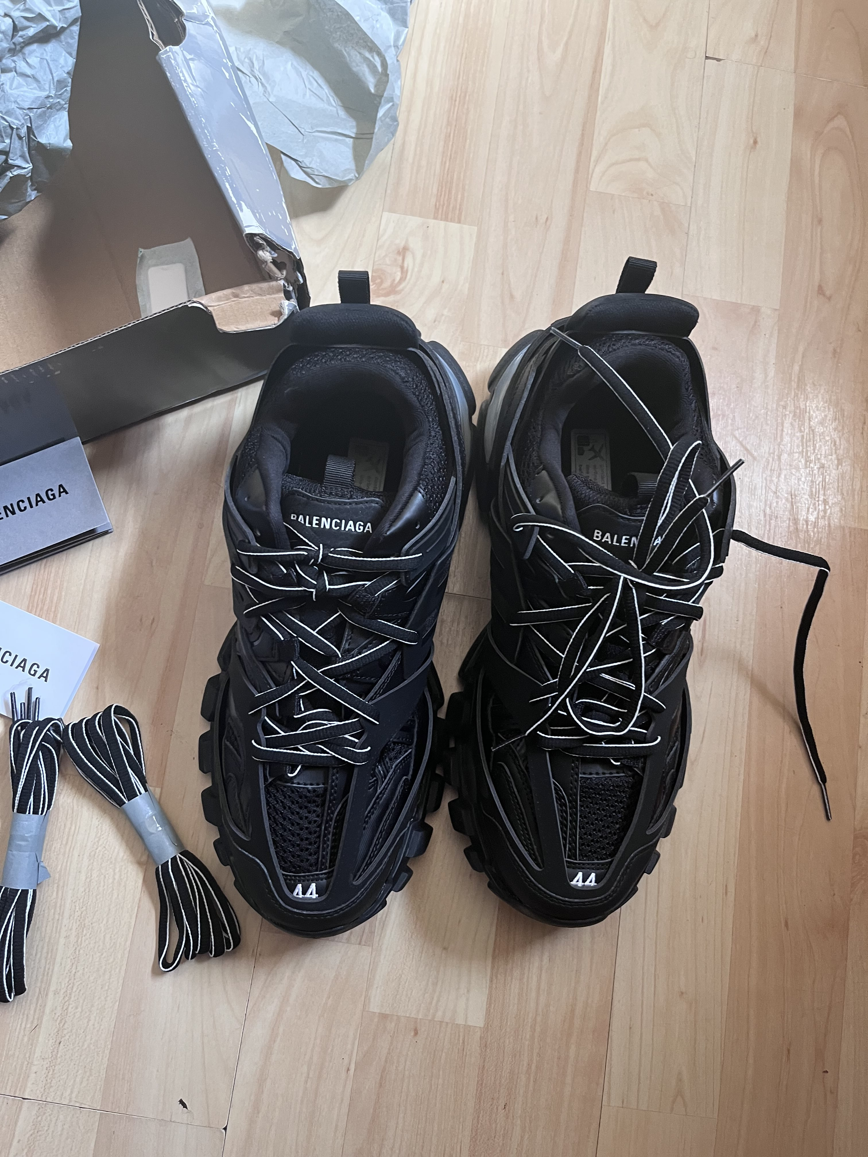 Balenciaga Track Black 555032 W1GB7 1000 (LED) review Z***l 02