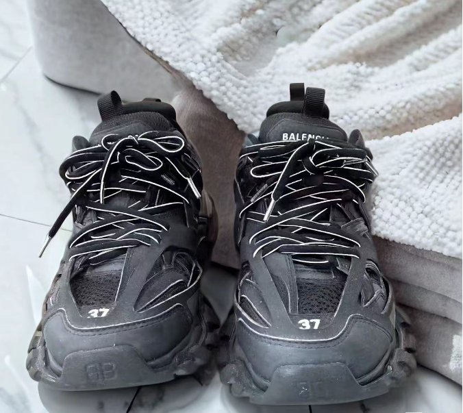 Balenciaga Track Black 555032 W1GB7 1000 (LED) review n***a 00