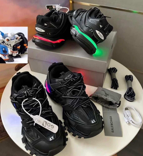 Balenciaga Track Black and White 542023 W1GB1 2045 (LED) review H***o 00