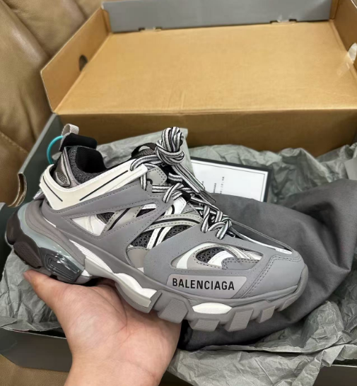 Balenciaga Track Grey White 555032 W1GB7 1214 (LED) review M***m
