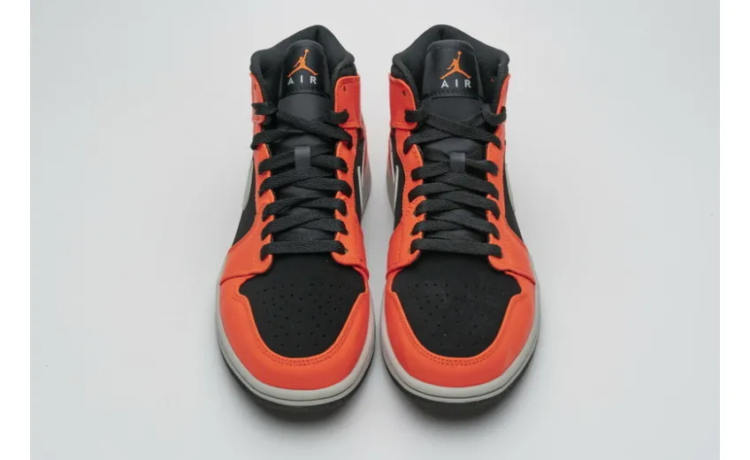 Bstsneaker- Air Jordan 1 Black Cone 554724-062  