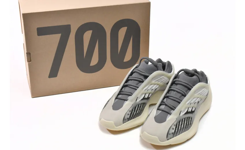 Bstsneaker- Adidas Yeezy 700 V3 Fade Salt ID1674 
