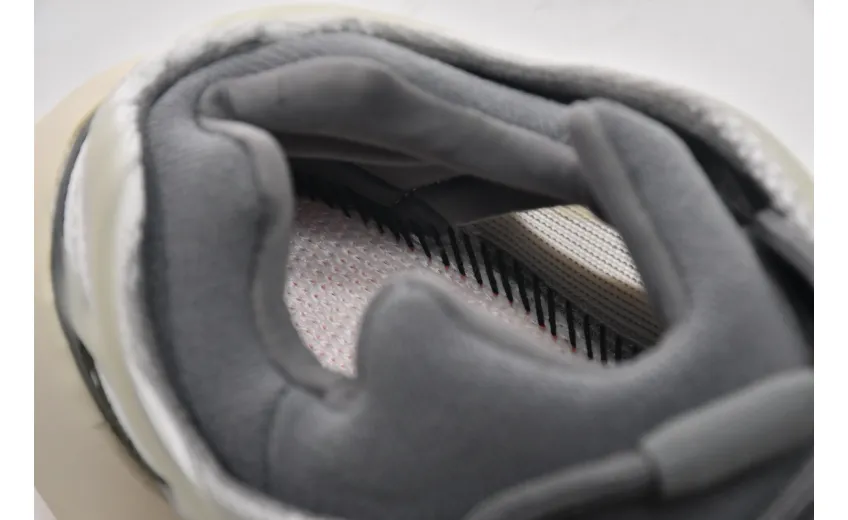 Bstsneaker- Adidas Yeezy 700 V3 Fade Salt ID1674 