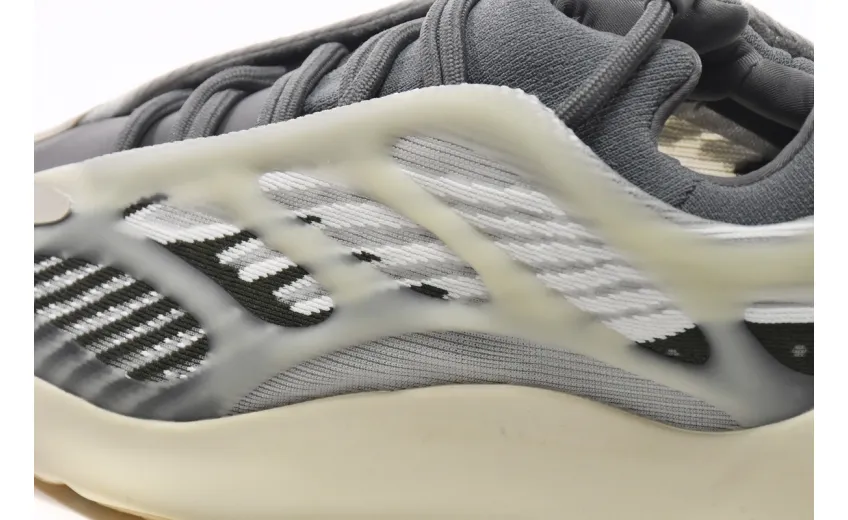 Bstsneaker- Adidas Yeezy 700 V3 Fade Salt ID1674 