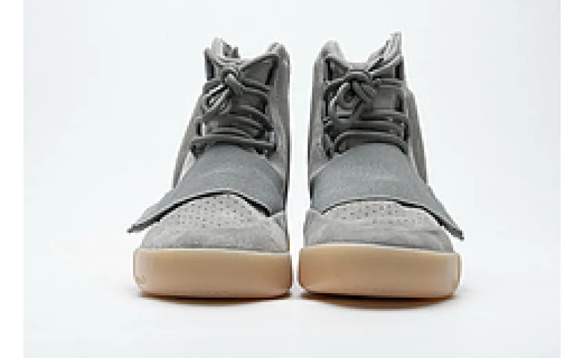 Bstsneaker- Adidas Yeezy Boost 750 Light Grey Glow In the Dark BB1840 