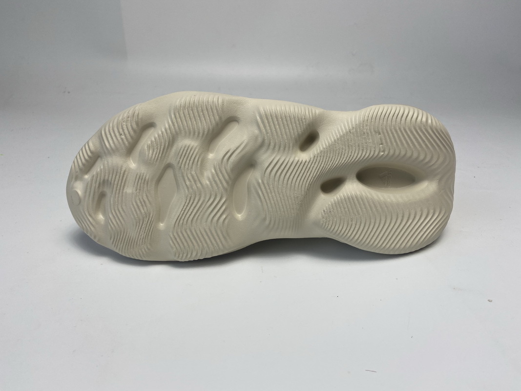 Bstsneaker- Adidas Yeezy Foam RNNR Sand FY4567 
