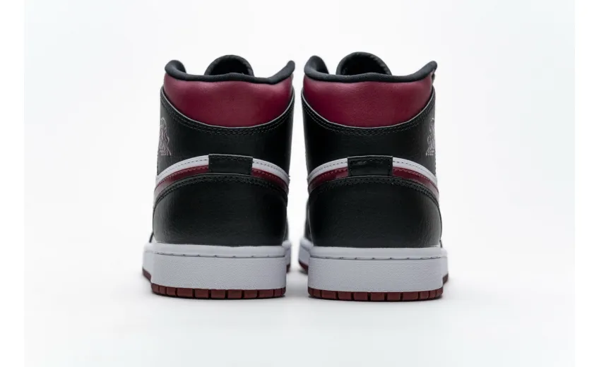 Bstsneaker- Air Jordan 1 Mid Bred Toe 554724-066  