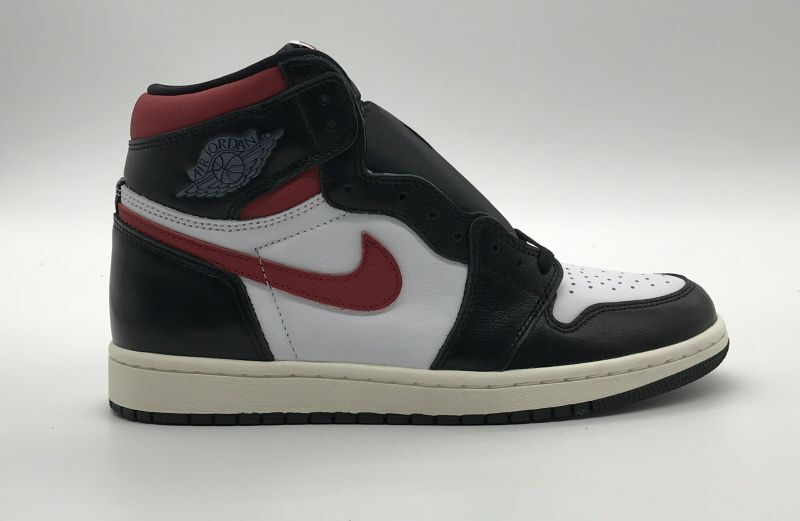 Bstsneaker- Air Jordan 1 Retro High Black Gym Red 555088-061 